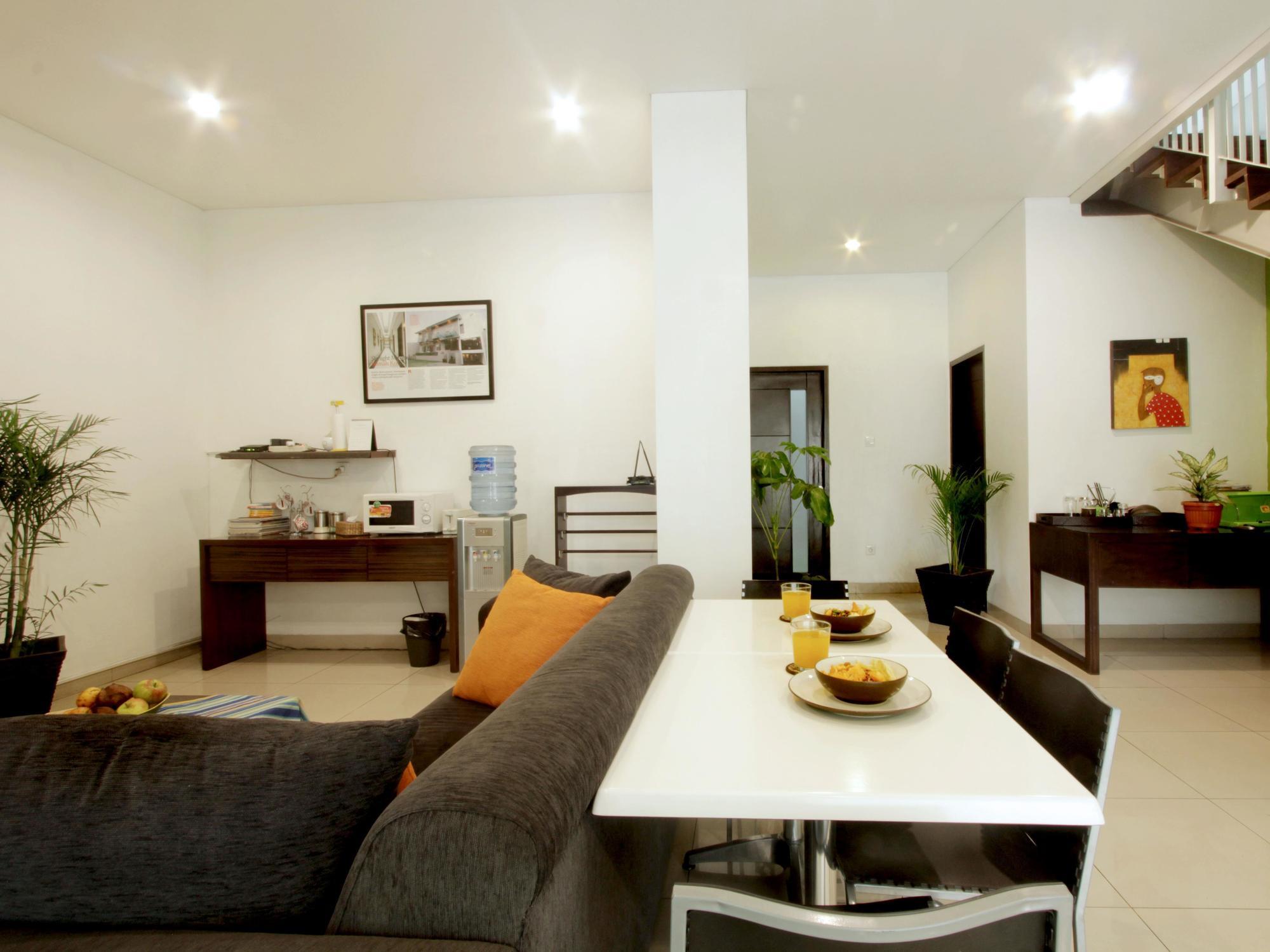 Omah Dasar Hotel Jakarta Extérieur photo